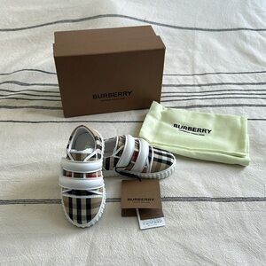 COPY - BURBERRY, Newborn Sneaker with Single Strap, Sz 21 Eur/5.5 US